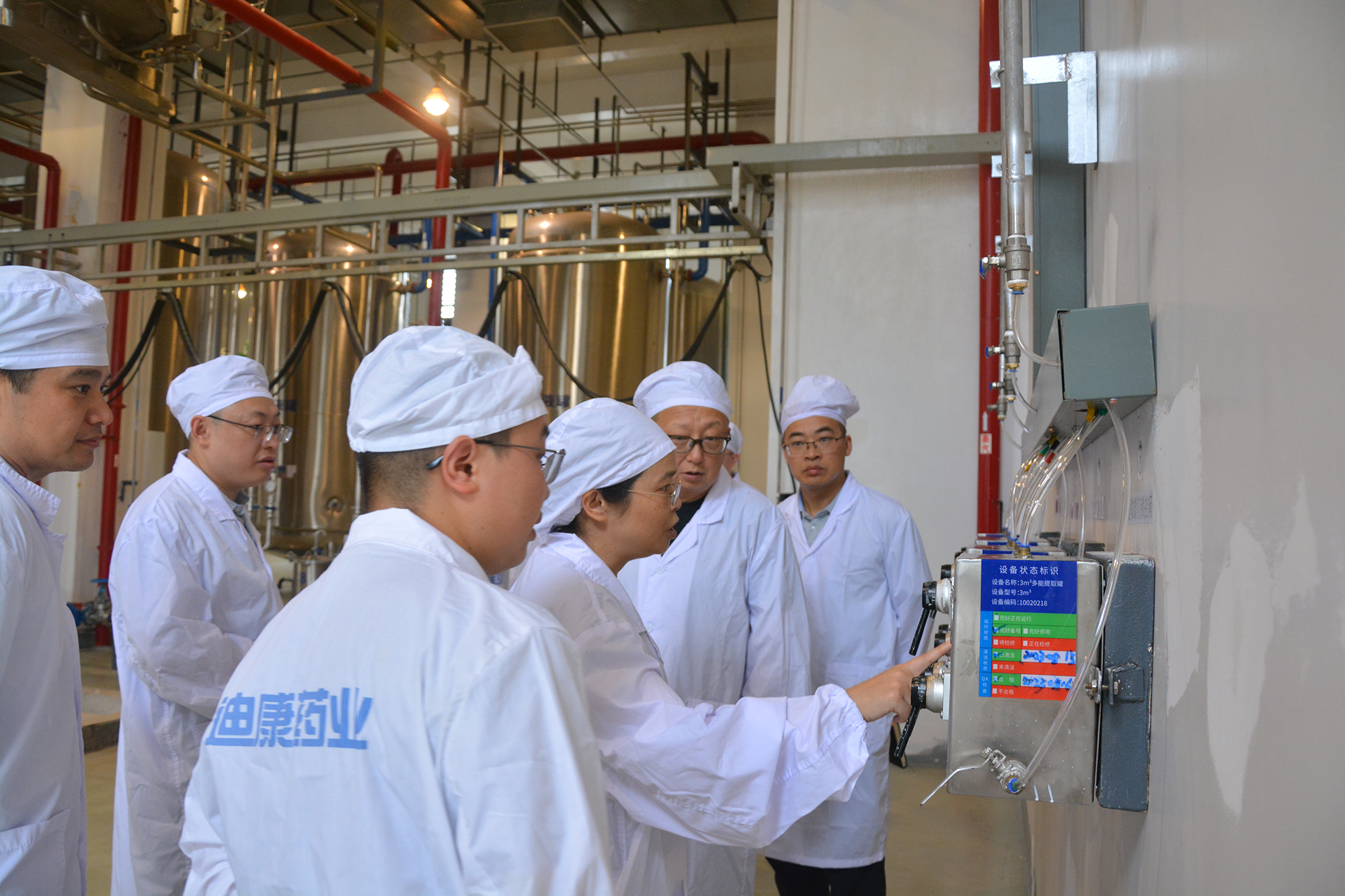 【企业新闻】同心·奋进——重庆市药品技术审评查验中心李霞主任、重庆市药监局行政审批处旷琳副处长一行莅临中国尊龙凯时中药帮扶指导